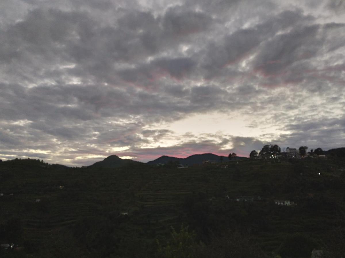 Orchard Hill Retreat Hotel Mukteshwar Buitenkant foto